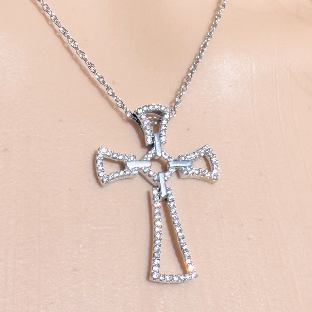 14K White Gold Diamond Cross Pendant Necklace (Foldable Cross)